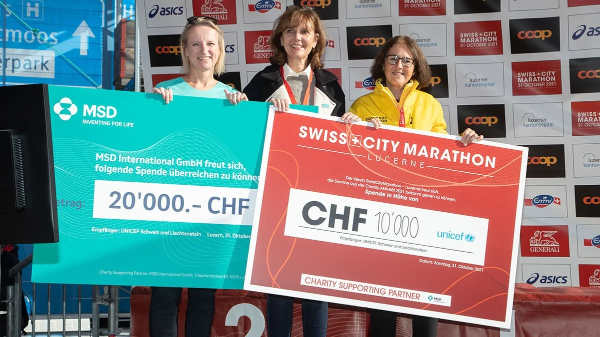 Checkübergabe an UNICEF am SwissCityMarathon Luzern