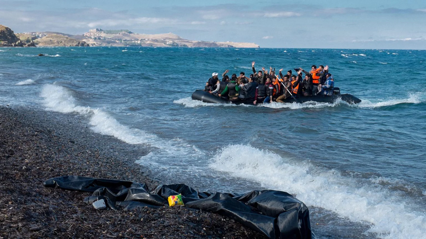 Flüchtlingsschiff auf dem Mittelmeer.